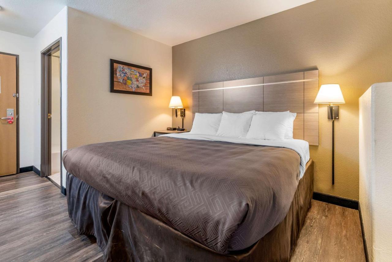 Econo Lodge Пуебло Екстер'єр фото