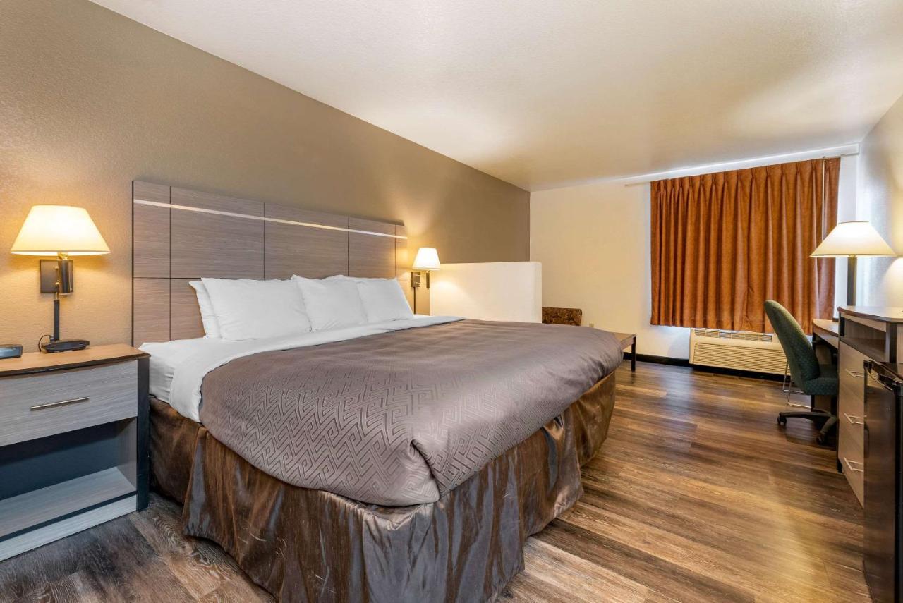 Econo Lodge Пуебло Екстер'єр фото