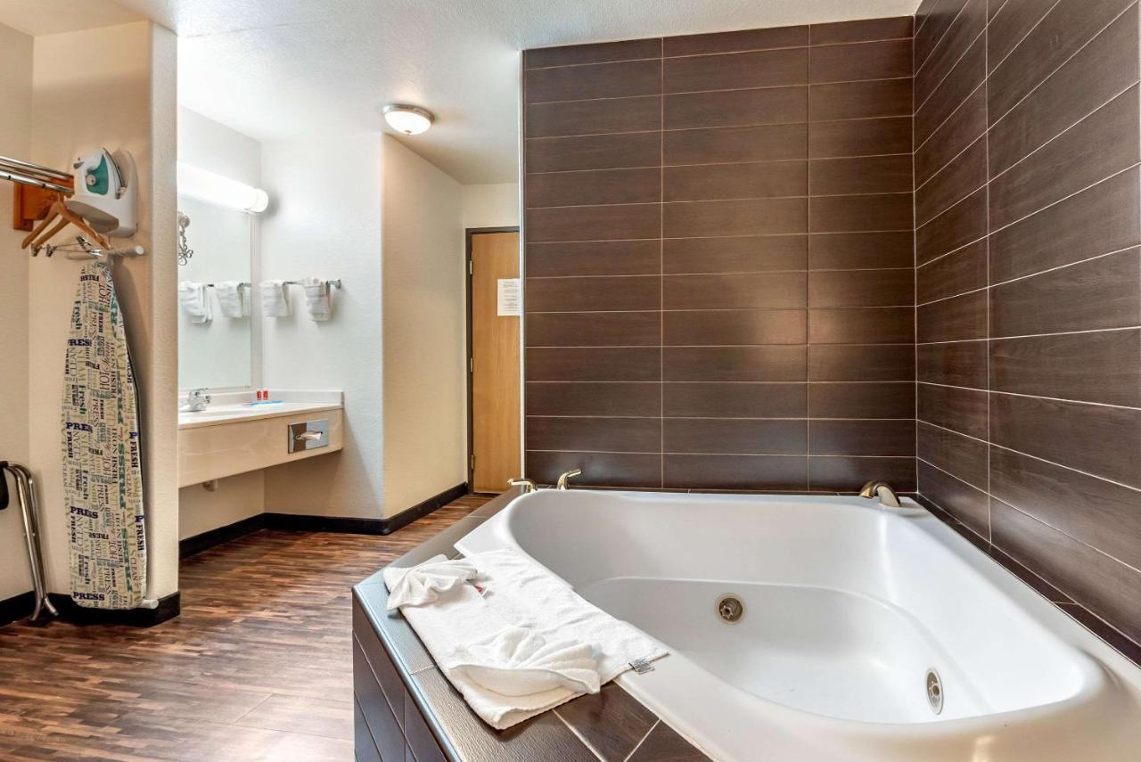Econo Lodge Пуебло Екстер'єр фото