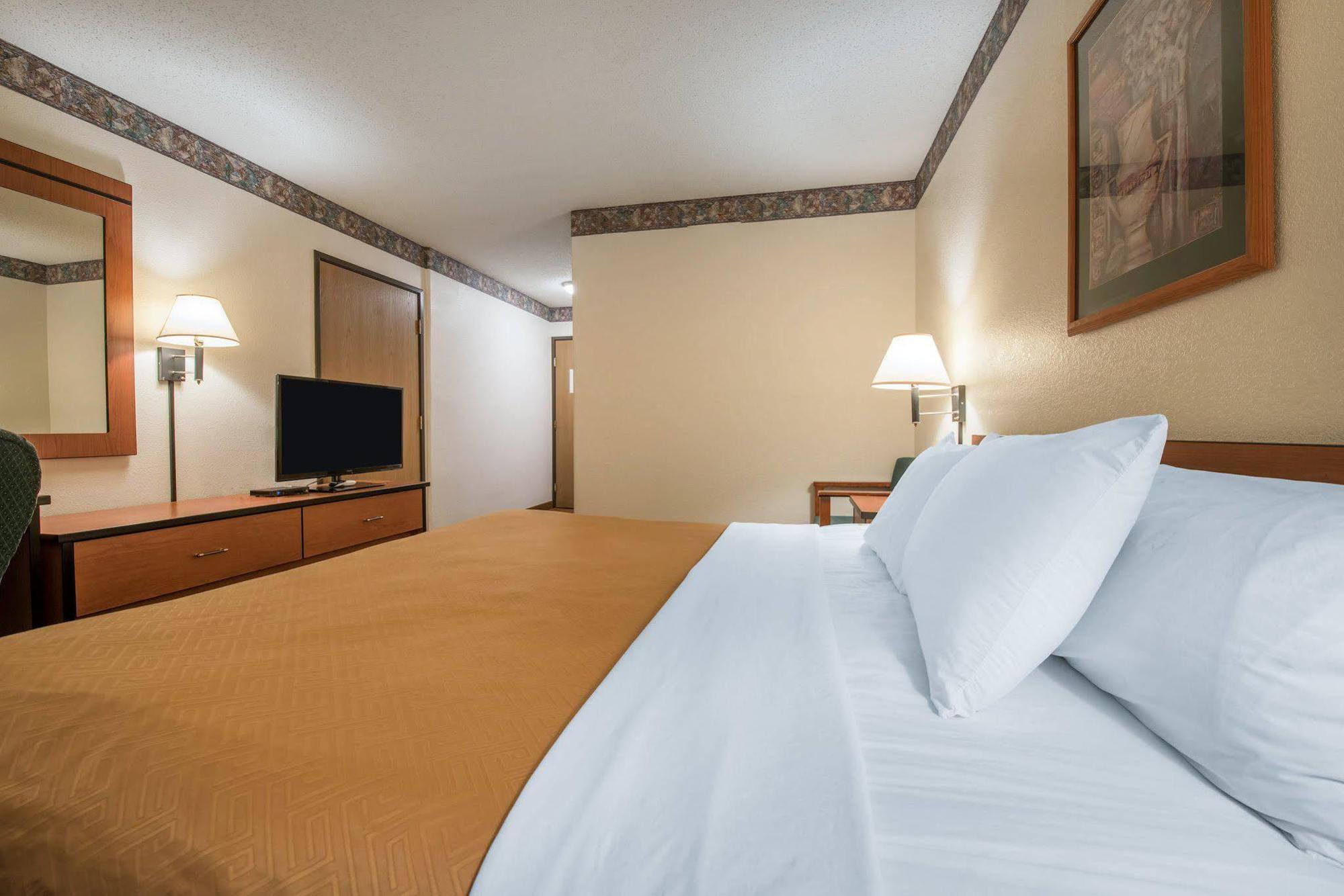 Econo Lodge Пуебло Екстер'єр фото